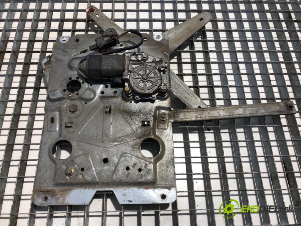 RENAULT TRUCKS PREMIUM Platforma / podwozie 1997 219 kW Route 300.16 219 kW [298 KM] olej napędowy 1996 - 2022 9839 mechanismus okna pravý přední část