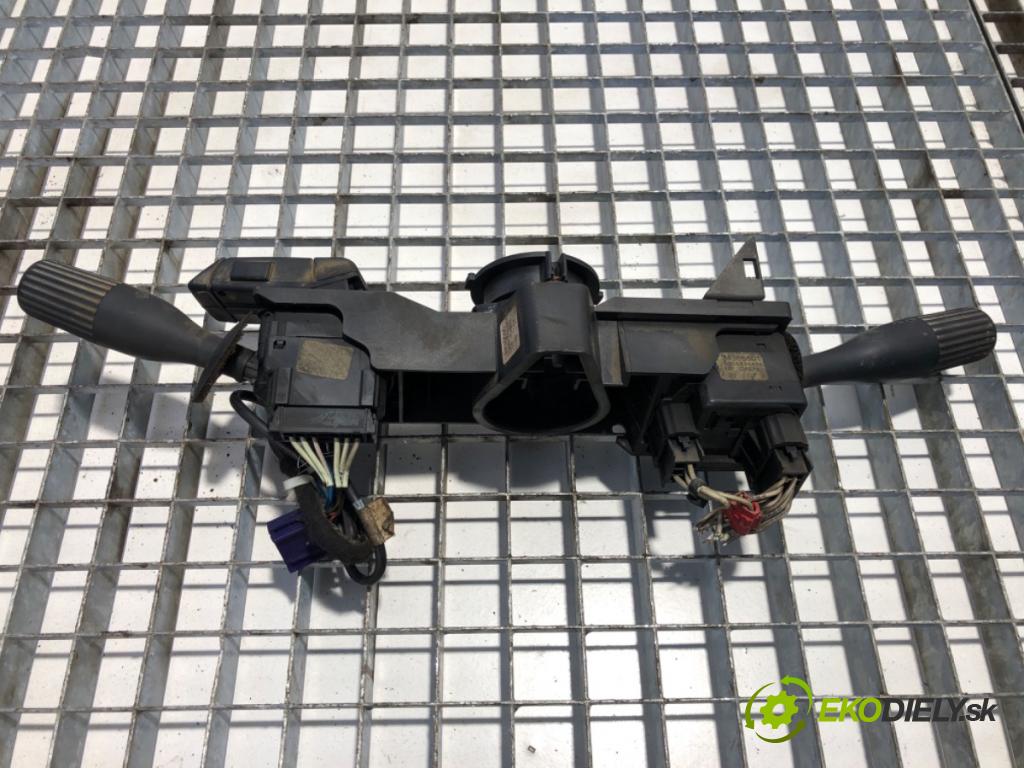 RENAULT TRUCKS PREMIUM Platforma / podwozie 1997 219 kW Route 300.16 219 kW [298 KM] olej napędowy 1996 - 2022 9839 přepínač kombinovaný 5010231825 (Páčky pod volantem)