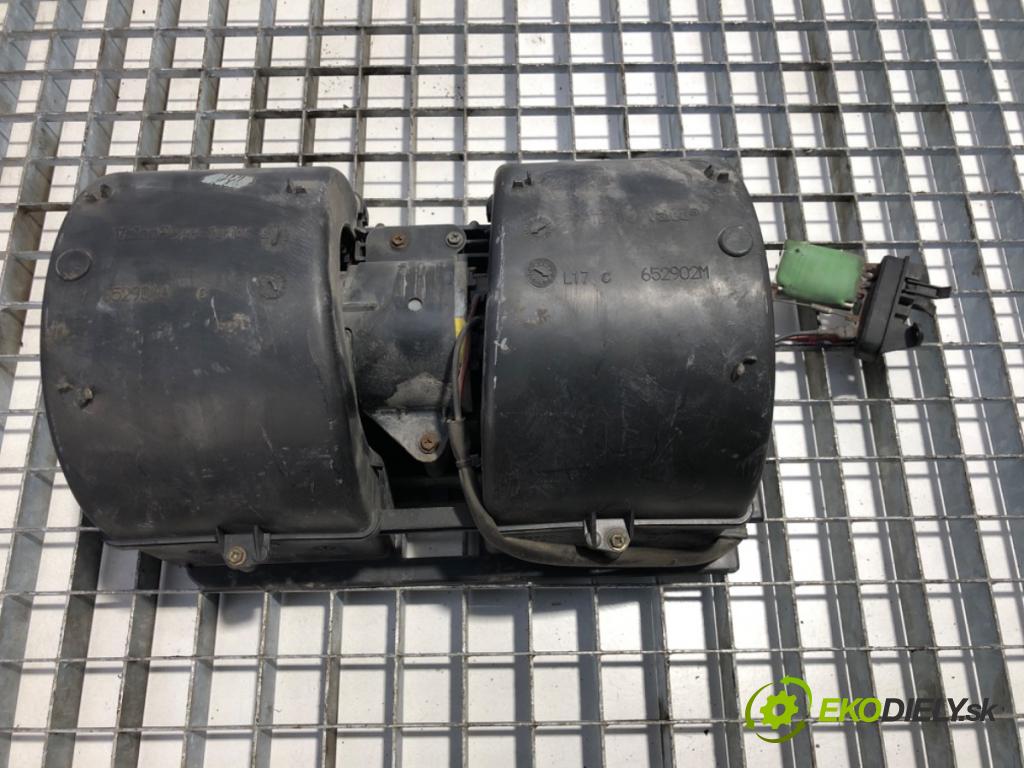 RENAULT TRUCKS PREMIUM Platforma / podwozie 1997 219 kW Route 300.16 219 kW [298 KM] olej napędowy 1996 - 2022 9839 topení