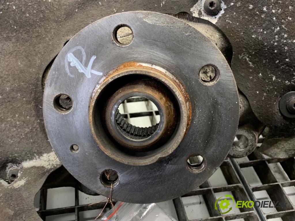 AUDI A4 B8 Kombi 2013 130 kW 2.0 TDI quattro 1968 náboj ľavy predný 4G0407241C