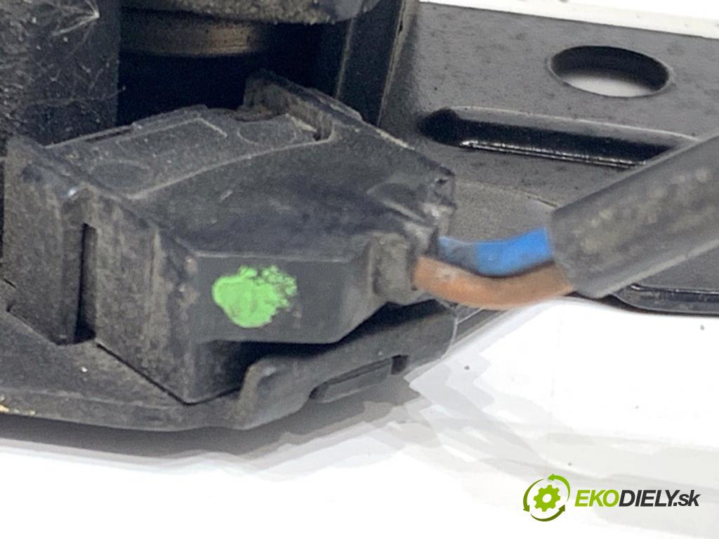 AUDI A4 B8 Kombi 2013 130 kW 2.0 TDI quattro 1968 zámok kapoty predný 8K1823746