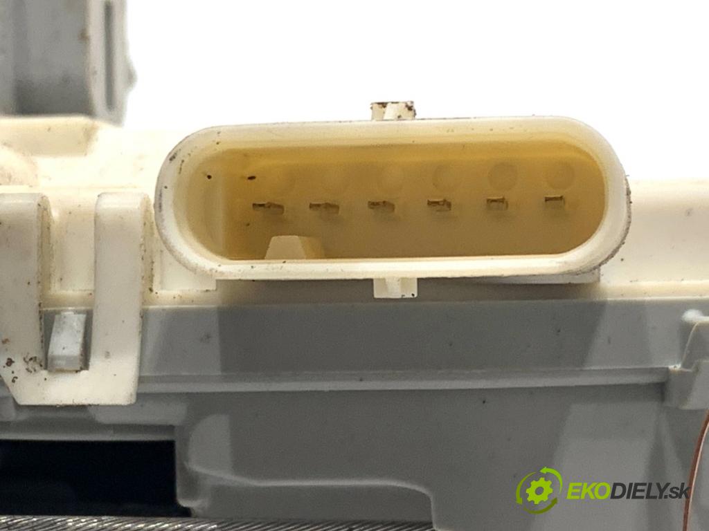 AUDI A4 B8 Kombi 2013 130 kW 2.0 TDI quattro 1968 zámok Dvere pravy zad 8K0839016C