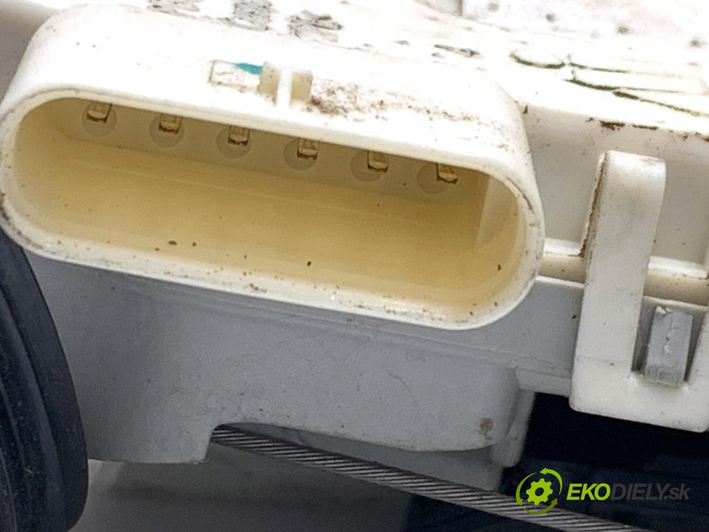 AUDI A4 B8 Kombi 2013 130 kW 2.0 TDI quattro 1968 zámok Dvere ľavy zad 8K0839015C