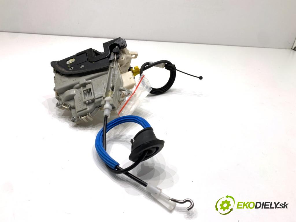 AUDI A4 B8 Kombi 2013 130 kW 2.0 TDI quattro 1968 zámok Dvere pravy predný 8J1837016C