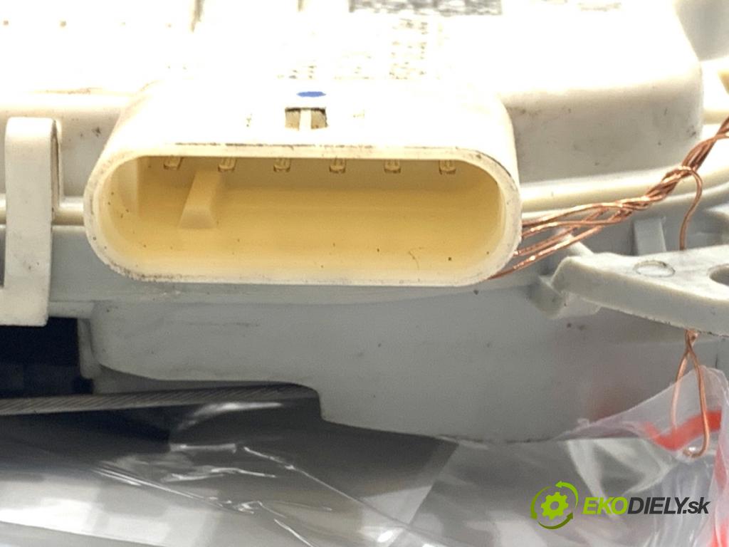 AUDI A4 B8 Kombi 2013 130 kW 2.0 TDI quattro 1968 zámok Dvere pravy predný 8J1837016C