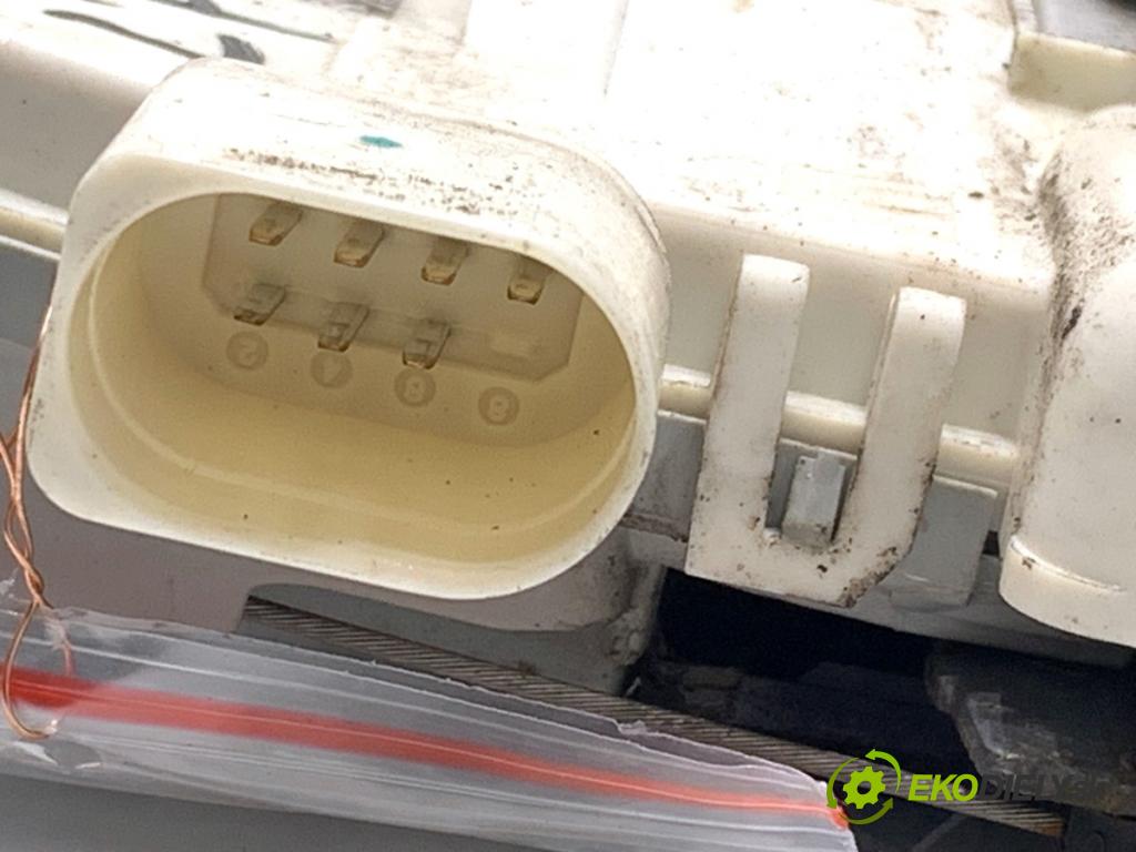 AUDI A4 B8 Kombi 2013 130 kW 2.0 TDI quattro 1968 zámok Dvere ľavy predný 8J1837015C