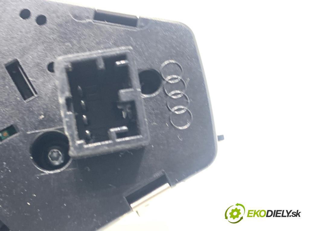 AUDI A4 B8 Kombi 2013 130 kW 2.0 TDI quattro 1968 spínač světel 8K0941531AS