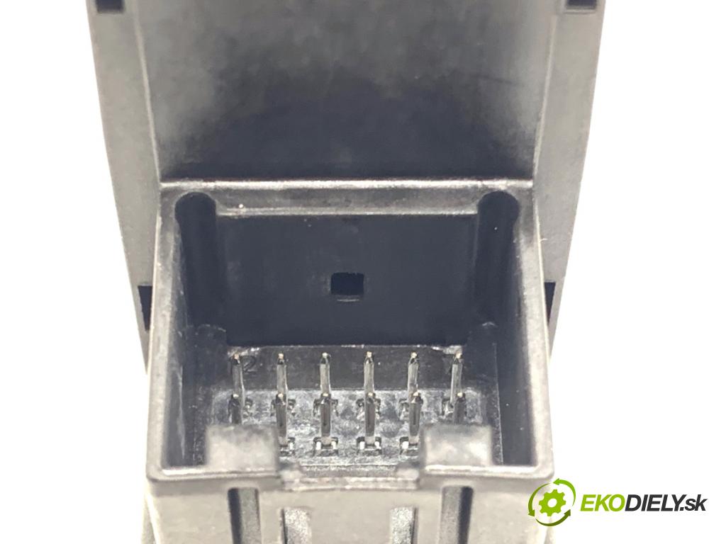 AUDI A4 B8 Kombi 2013 130 kW 2.0 TDI quattro 1968 spínač brzdy ruční brzdy 8K1927225E (Páčky pod volantem)