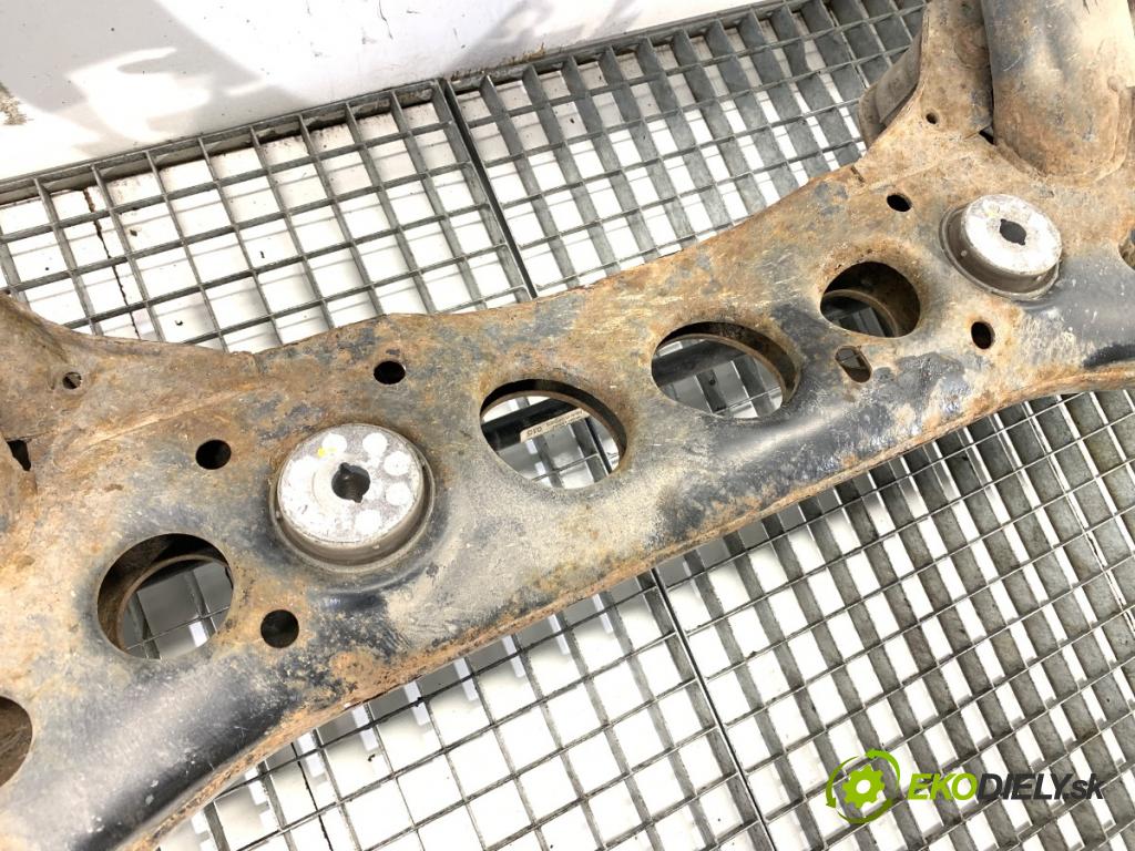 AUDI A4 B8 Kombi 2013 130 kW 2.0 TDI quattro 1968 Výstuha zad