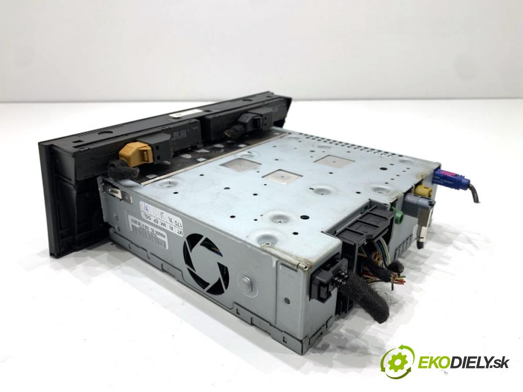 AUDI A4 B8 Kombi 2013 130 kW 2.0 TDI quattro 1968 RADIO 8R1035666F (Audio zařízení)