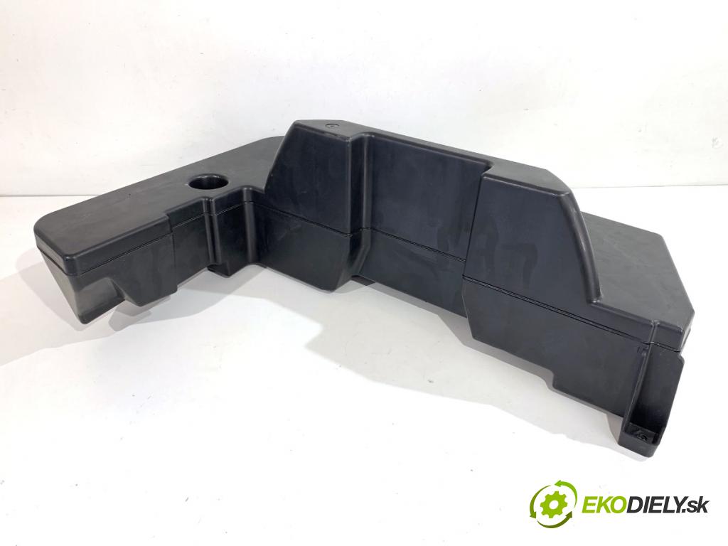 AUDI A4 B8 Kombi 2013 130 kW 2.0 TDI quattro 1968 subwoofer 8T8035382 (Audio zariadenie)