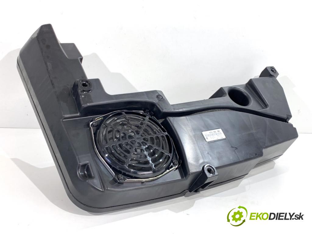 AUDI A4 B8 Kombi 2013 130 kW 2.0 TDI quattro 1968 subwoofer 8T8035382 (Audio zariadenie)