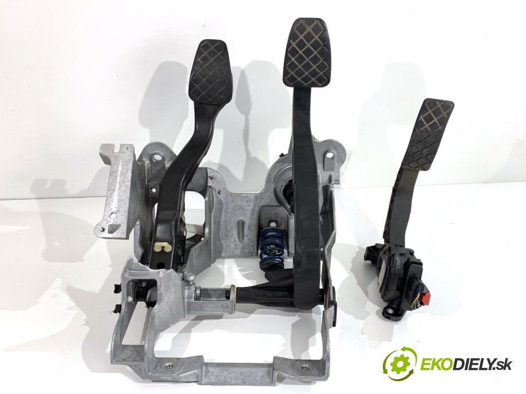 AUDI A4 B8 Kombi 2013 130 kW 2.0 TDI quattro 1968 PEDÁL: 8K1721117 (Potenciometer plynového pedálu)