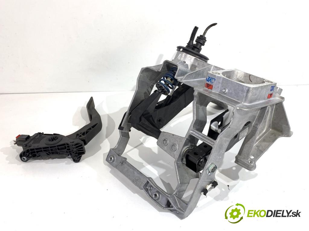 AUDI A4 B8 Kombi 2013 130 kW 2.0 TDI quattro 1968 PEDÁL: 8K1721117 (Potenciometer plynového pedálu)