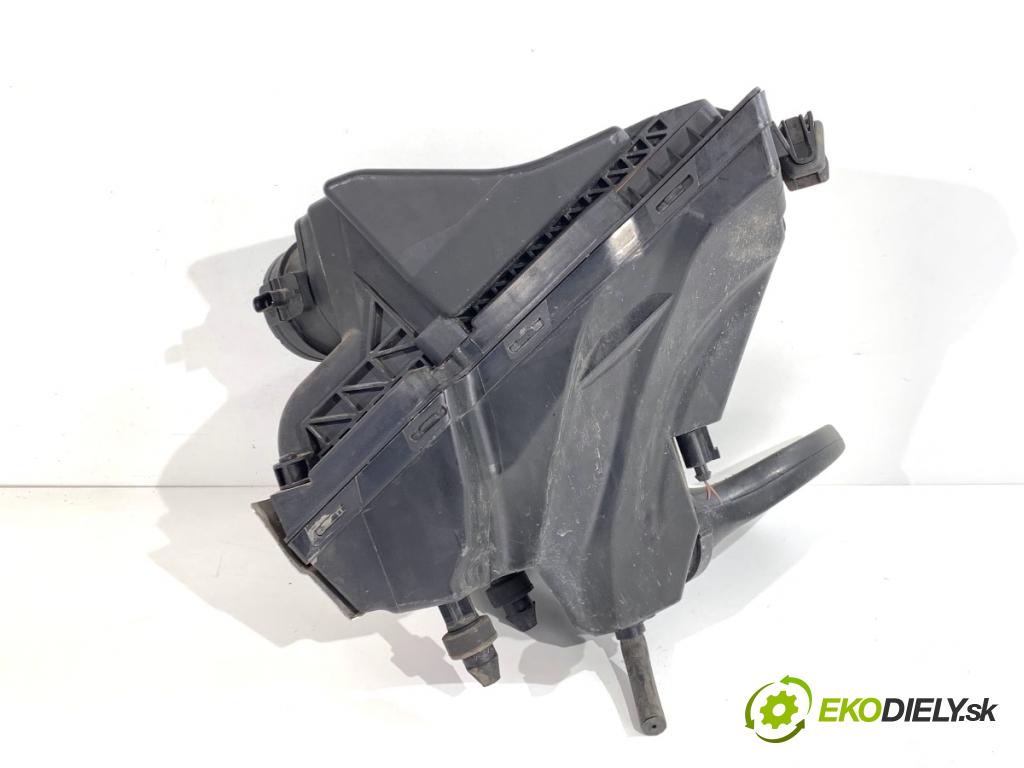 AUDI A4 B8 Kombi 2013 130 kW 2.0 TDI quattro 1968 obal filtra vzduchu 8K0133835BM (Kryt vzduchového filtru)