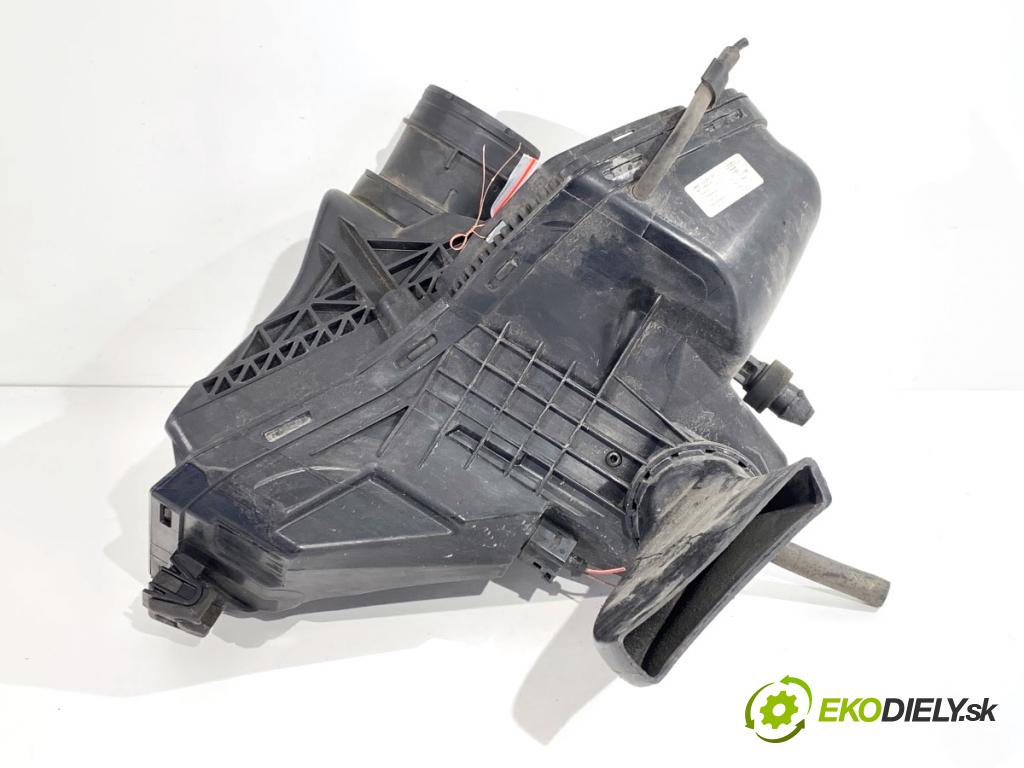 AUDI A4 B8 Kombi 2013 130 kW 2.0 TDI quattro 1968 obal filtra vzduchu 8K0133835BM (Kryt vzduchového filtru)