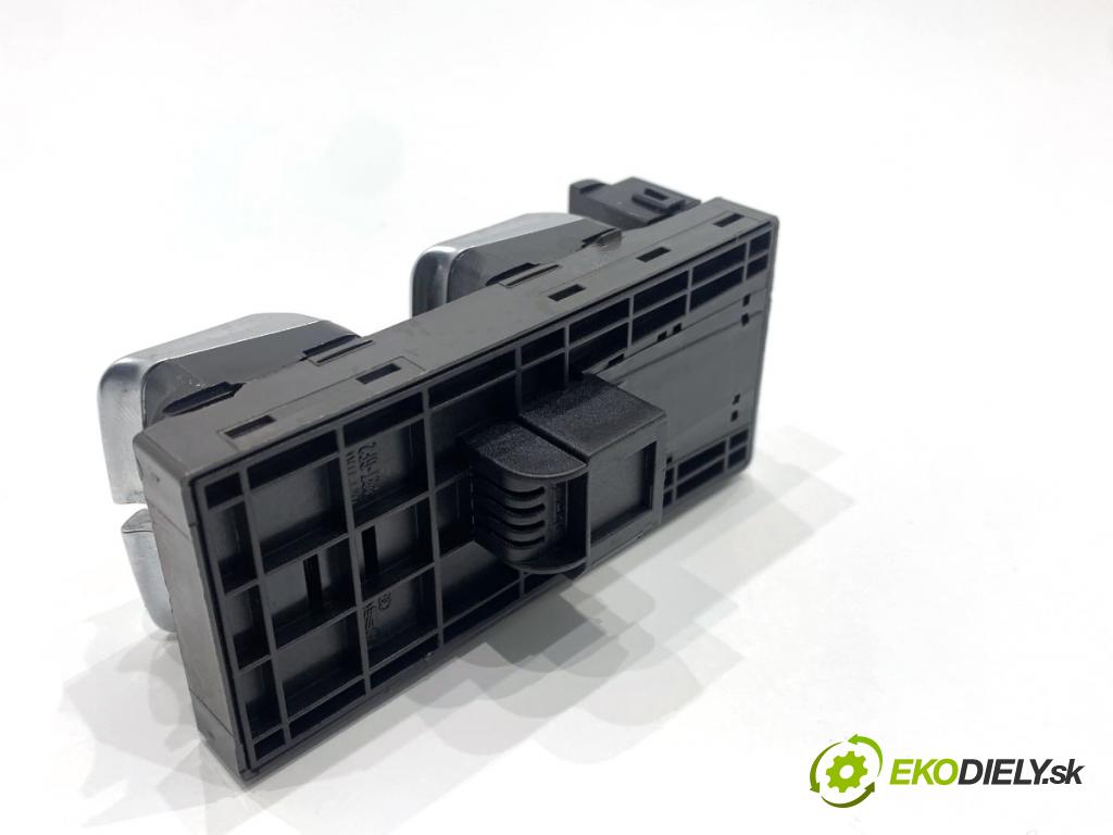 AUDI A4 B8 Kombi 2013 130 kW 2.0 TDI quattro 1968 Prepínač okien 8K0959851F (Prepínacie páčky pod volantom)