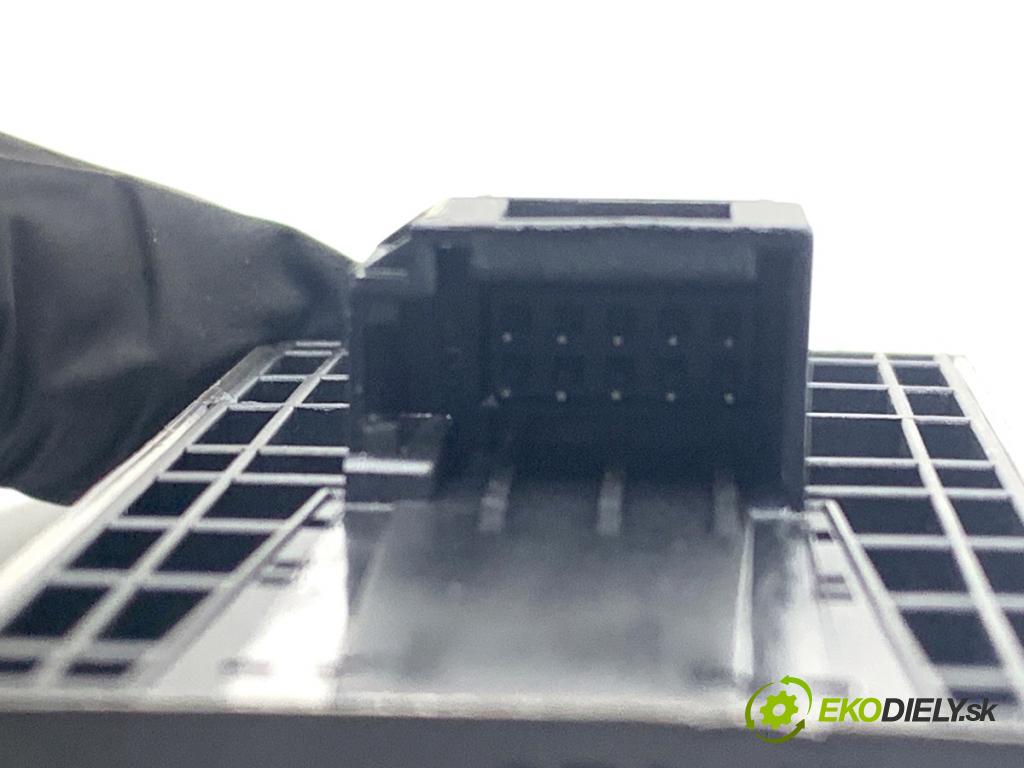 AUDI A4 B8 Kombi 2013 130 kW 2.0 TDI quattro 1968 Prepínač okien 8K0959851F (Prepínacie páčky pod volantom)