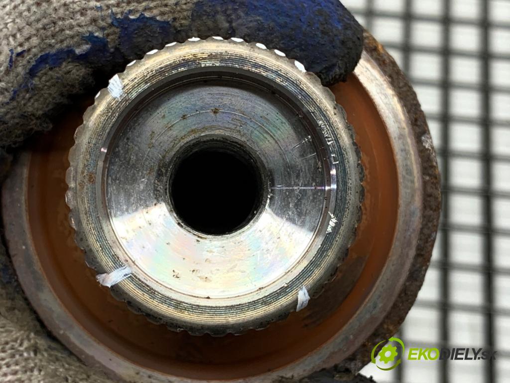 AUDI A4 B8 Kombi 2013 130 kW 2.0 TDI quattro 1968 poloos levý zadní část 8K0501203M