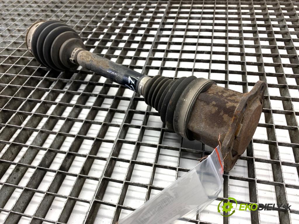 AUDI A4 B8 Kombi 2013 130 kW 2.0 TDI quattro 1968 poloos levý přední část 8K0407271