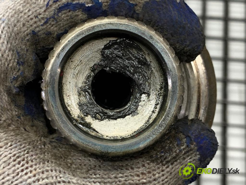 AUDI A4 B8 Kombi 2013 130 kW 2.0 TDI quattro 1968 poloos levý přední část 8K0407271