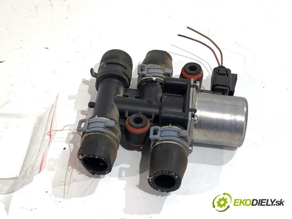 AUDI A4 B8 Kombi 2013 130 kW 2.0 TDI quattro 1968 DALŠÍ: pumpa vody 8E0820036 (Vodní pumpa)