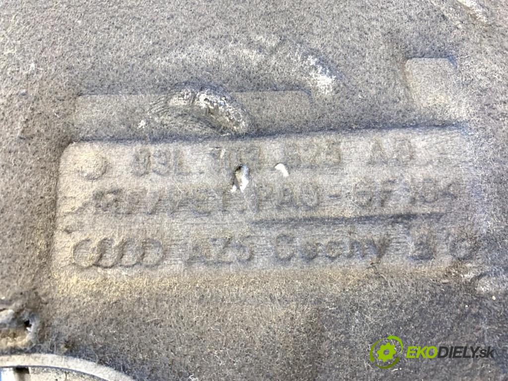 AUDI A4 B8 Kombi 2013 130 kW 2.0 TDI quattro 1968 Kryt Motor 03L103925AB (Kryt motora)