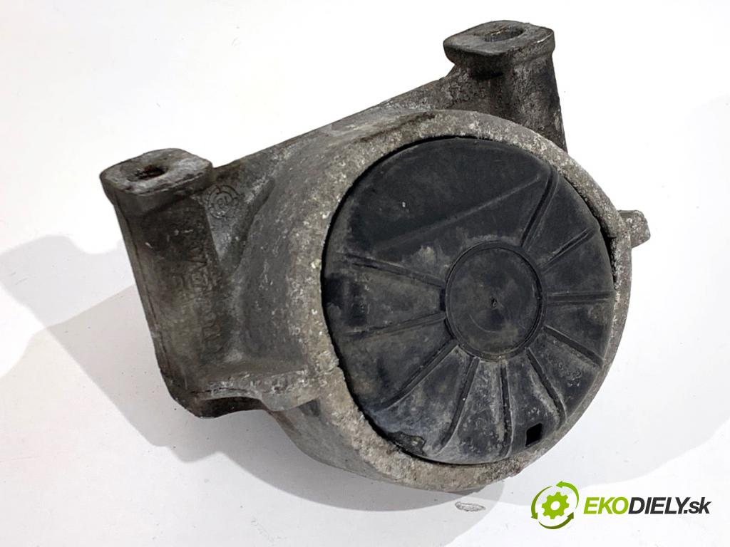 AUDI A4 B8 Kombi 2013 130 kW 2.0 TDI quattro 1968 AirBag Motor pravy 8R0199381