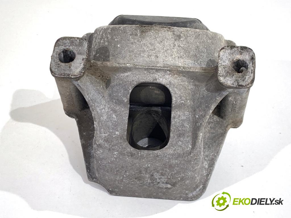 AUDI A4 B8 Kombi 2013 130 kW 2.0 TDI quattro 1968 AirBag Motor pravy 8R0199381