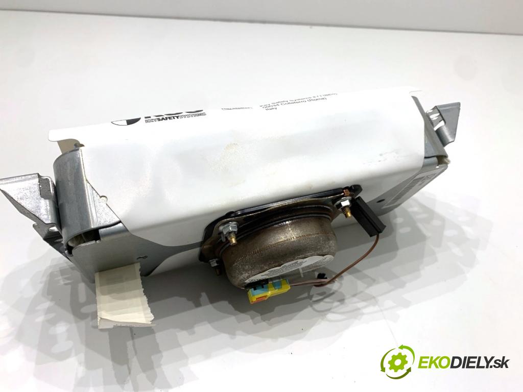 AUDI A4 B8 Kombi 2013 130 kW 2.0 TDI quattro 1968 AirBag spolujezdce 8T0880204H (Airbag)