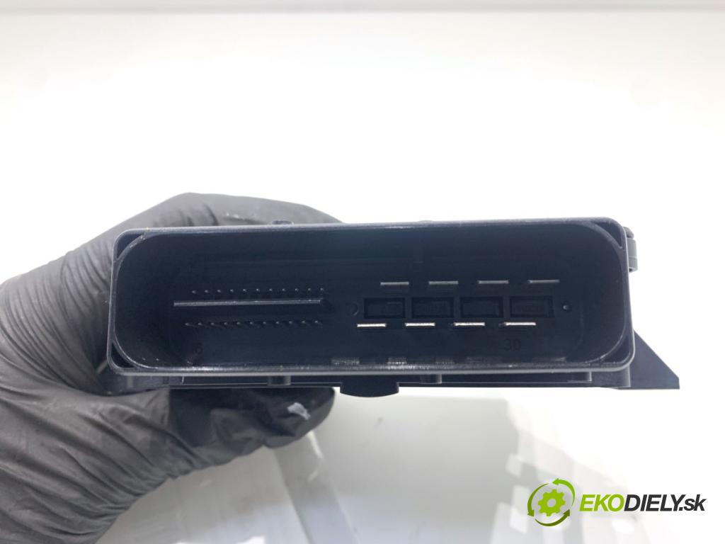 AUDI A4 B8 Kombi 2013 130 kW 2.0 TDI quattro 1968 Modul brzdy ručnej brzdy 8K0907801M