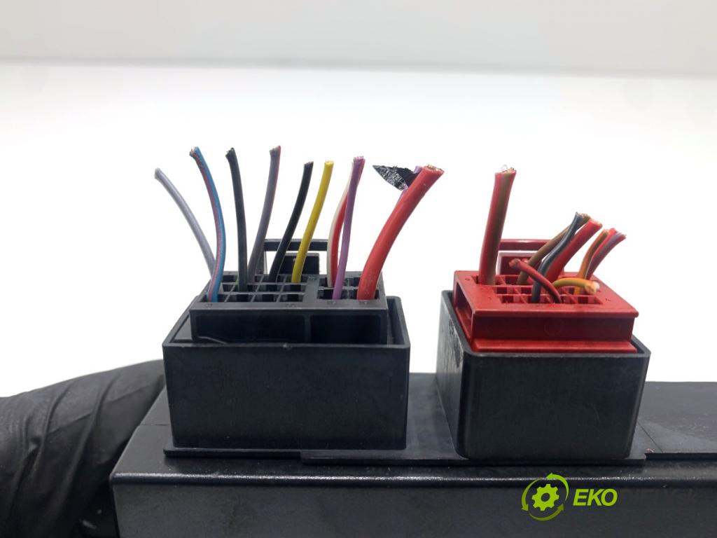 AUDI A4 B8 Kombi 2013 130 kW 2.0 TDI quattro 1968 Modul ťažného oka 8K0907383E (Riadiaca jednotka ostatné)