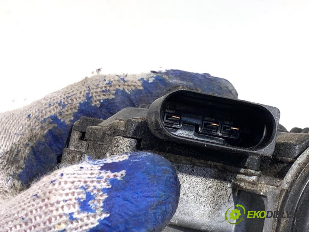 AUDI A4 B8 Kombi 2013 130 kW 2.0 TDI quattro 1968 mechanismus stěračů přední část 8K1955023D (Motorek stěračů přední)