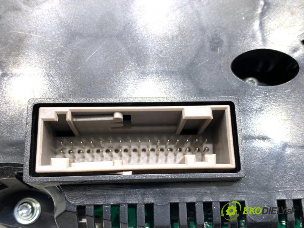 AUDI A4 B8 Kombi 2013 130 kW 2.0 TDI quattro 1968 Prístrojovka 8K0920932A (Prístrojová doska)