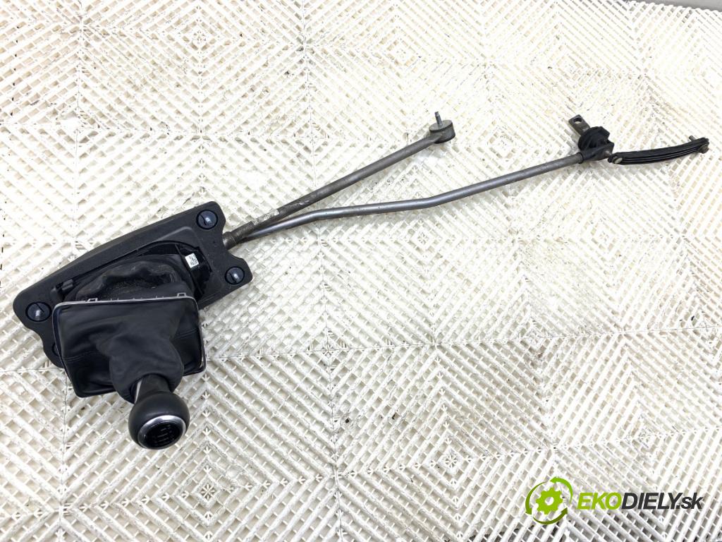 AUDI A4 B8 Kombi 2013 130 kW 2.0 TDI quattro 1968 Kulisa 8K0711025R (Rýchlostná páka (kulisa))