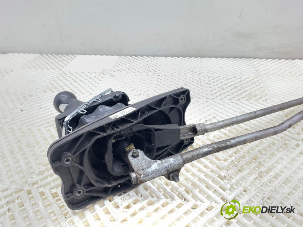 AUDI A4 B8 Kombi 2013 130 kW 2.0 TDI quattro 1968 Kulisa 8K0711025R (Rýchlostná páka (kulisa))