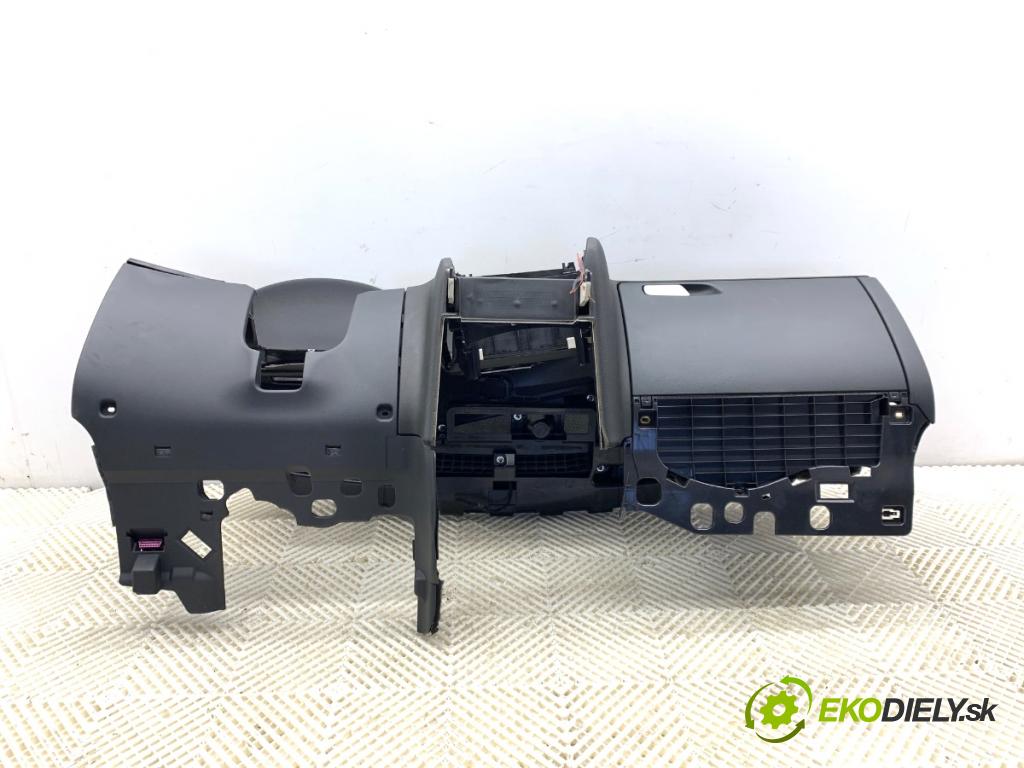 AUDI A4 B8 Kombi 2013 130 kW 2.0 TDI quattro 1968 palubní doska 8K1857041E (Palubní deska)