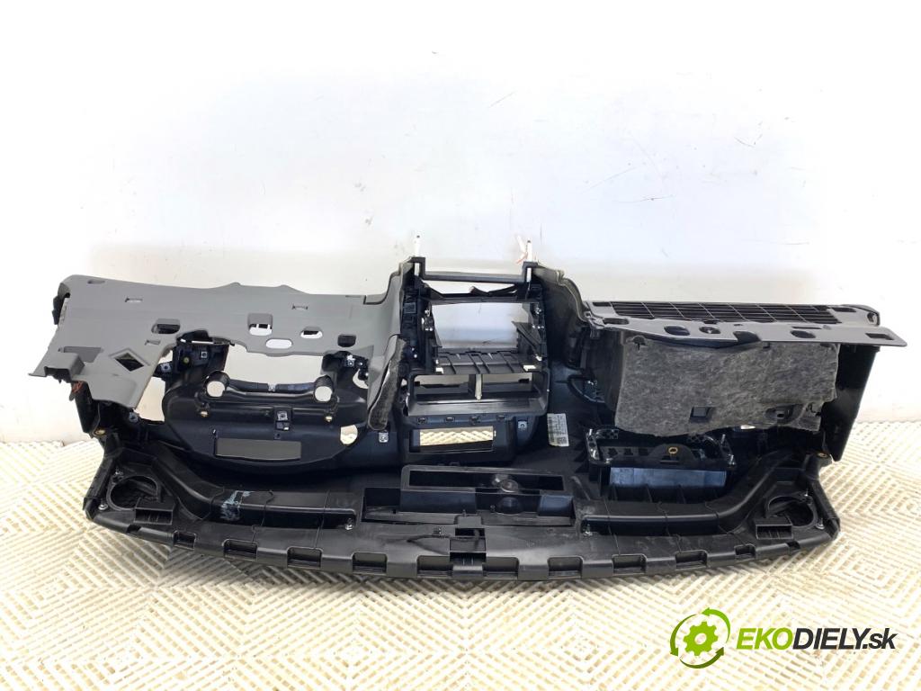 AUDI A4 B8 Kombi 2013 130 kW 2.0 TDI quattro 1968 palubní doska 8K1857041E (Palubní deska)