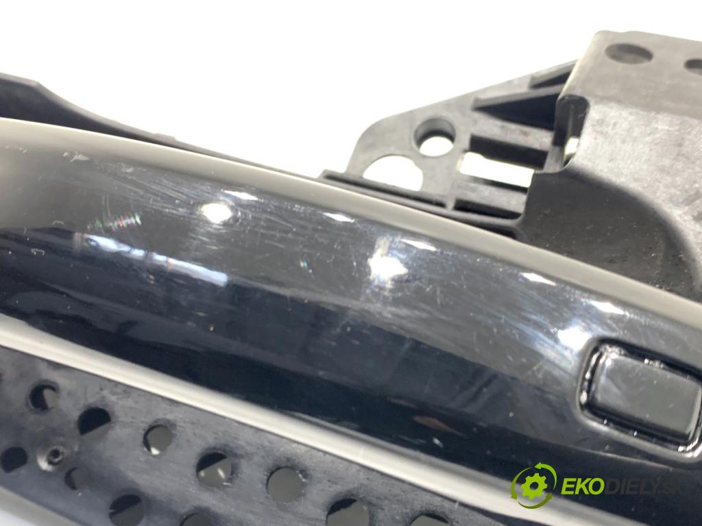 AUDI A4 B8 Kombi 2013 130 kW 2.0 TDI quattro 1968 Kľučka vonkajšia pravy predný 8T02837886