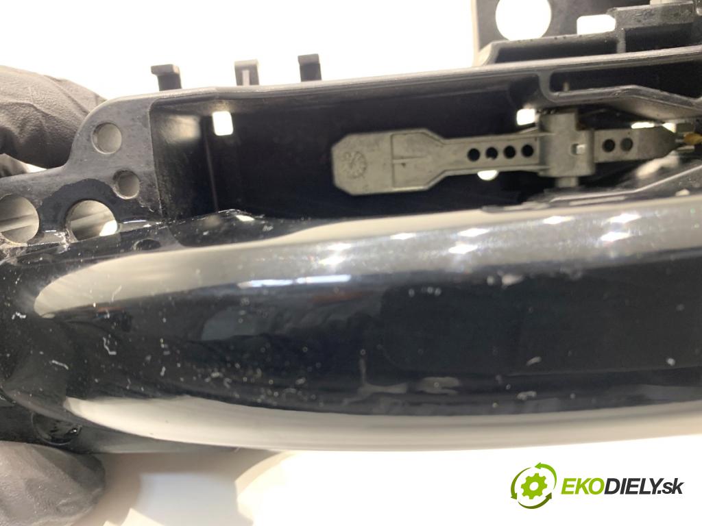 AUDI A4 B8 Kombi 2013 130 kW 2.0 TDI quattro 1968 Kľučka vonkajšia pravy predný 8T02837886