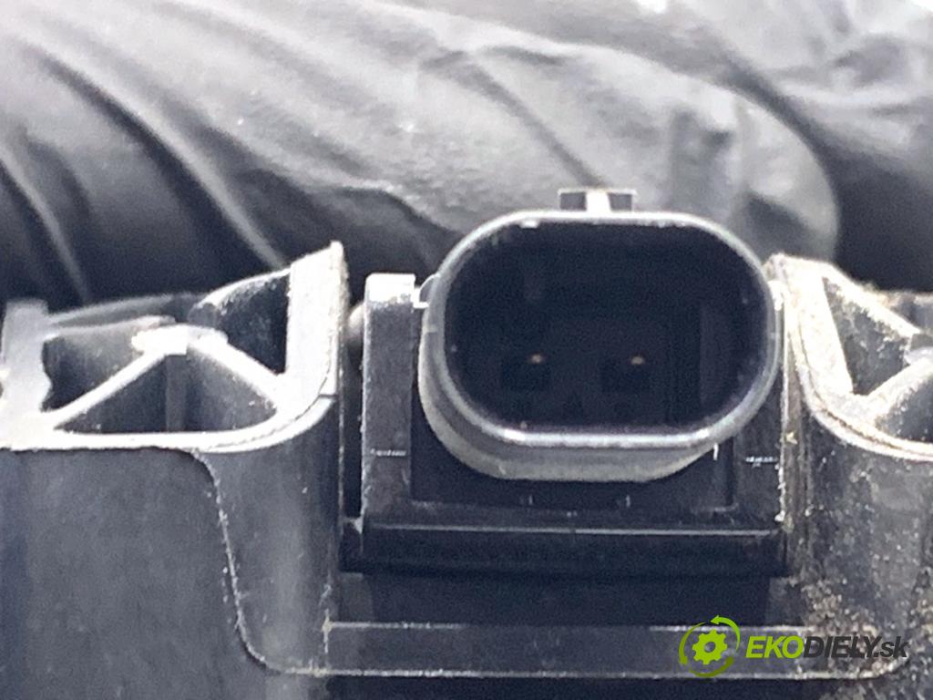 AUDI A4 B8 Kombi 2013 130 kW 2.0 TDI quattro 1968 Kľučka vonkajšia pravy predný 8T02837886