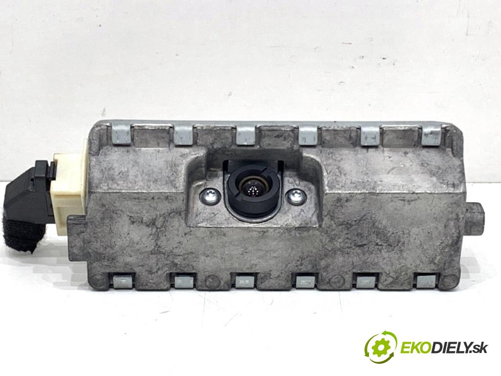 AUDI A4 B8 Kombi 2013 130 kW 2.0 TDI quattro 1968 KAMERA 8T0907217A