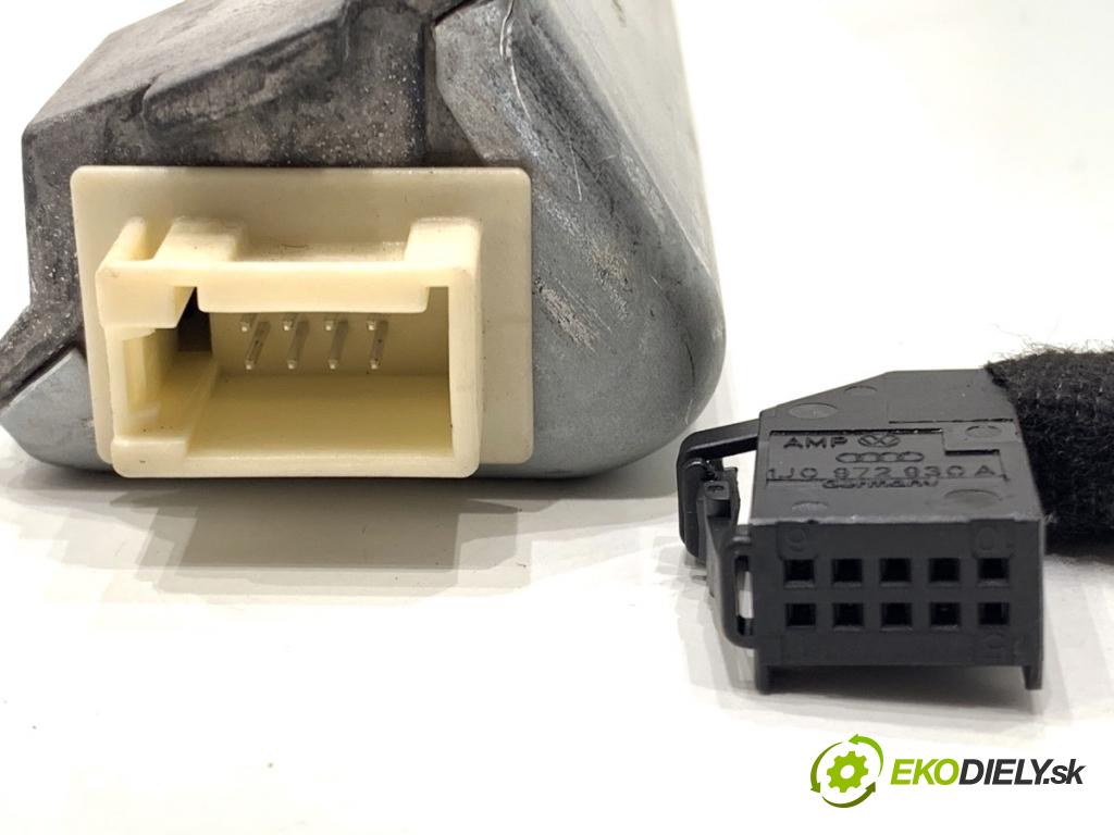 AUDI A4 B8 Kombi 2013 130 kW 2.0 TDI quattro 1968 KAMERA 8T0907217A