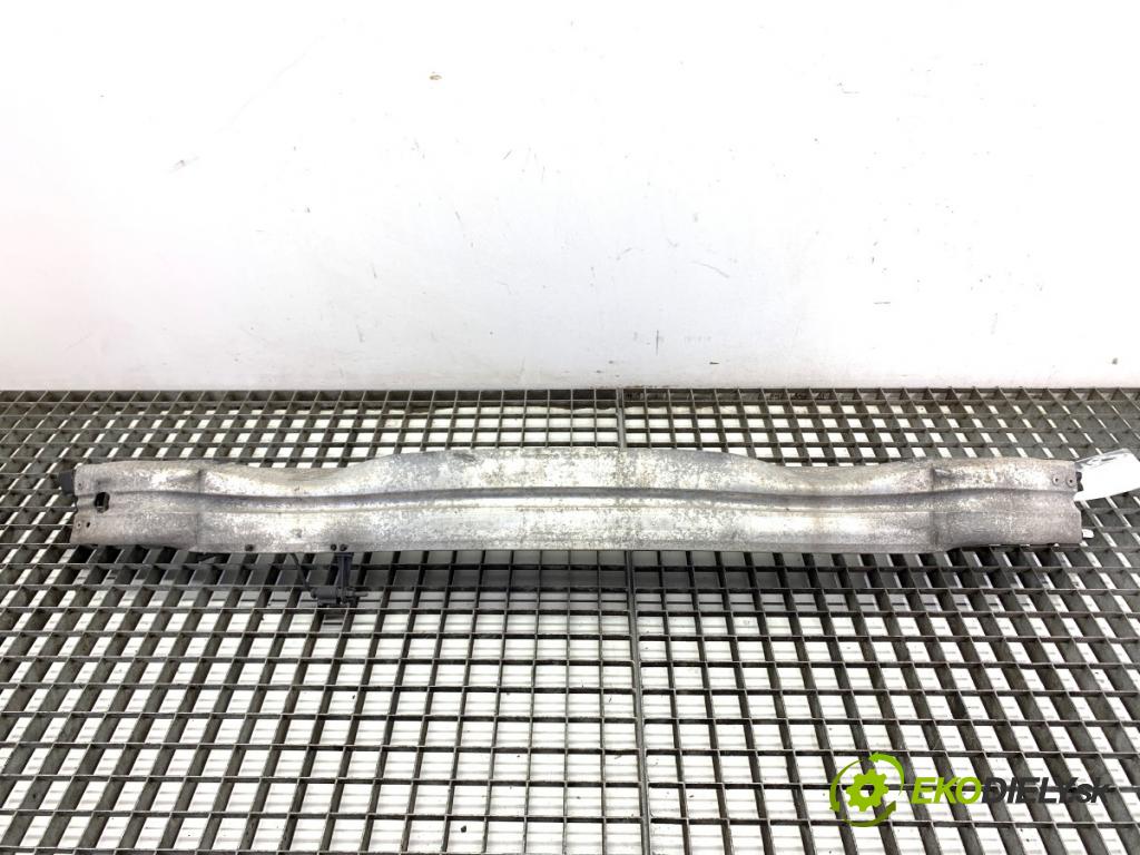 AUDI A4 B8 Kombi 2013 130 kW 2.0 TDI quattro 1968 výztuha nárazníka přední část 8K0807113F (Přední výztuha)