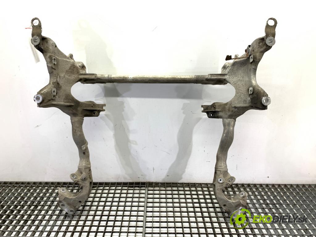 AUDI A4 B8 Kombi 2013 130 kW 2.0 TDI quattro 1968 výztuha pod motor  (Přední výztuha)