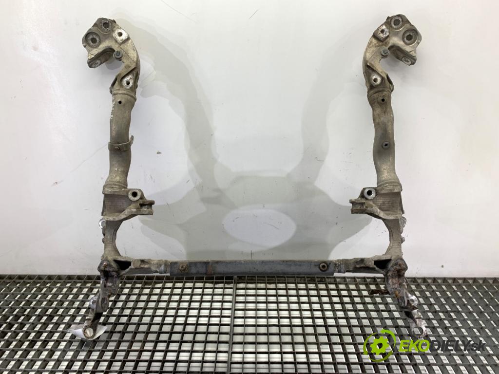 AUDI A4 B8 Kombi 2013 130 kW 2.0 TDI quattro 1968 Výstuha pod Motor (Výstuha predná)