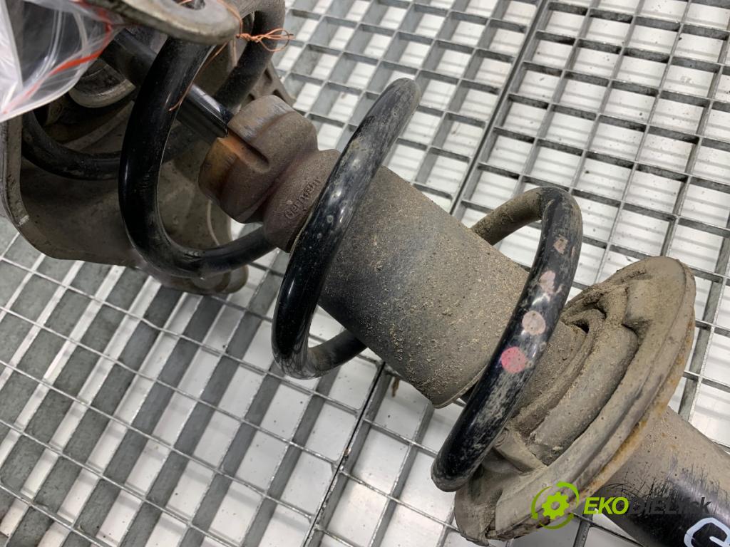 AUDI A4 B8 Kombi 2013 130 kW 2.0 TDI quattro 1968 tlumič pravý přední část 8T0413031AF