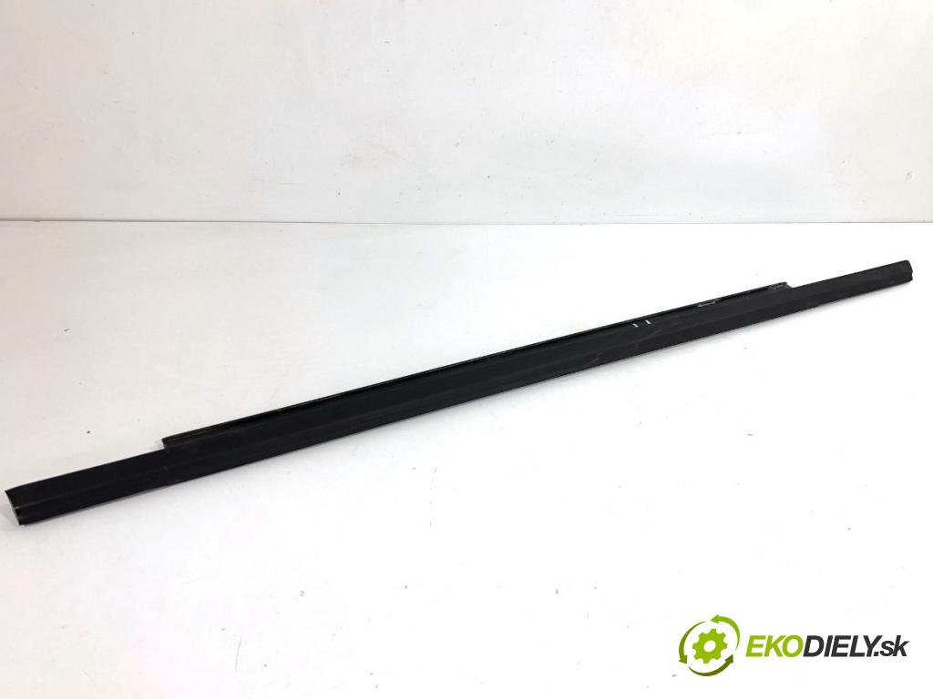 AUDI A4 B8 Kombi 2013 130 kW 2.0 TDI quattro 1968 lišta Sbírání: zadní část pravý 8K0839477