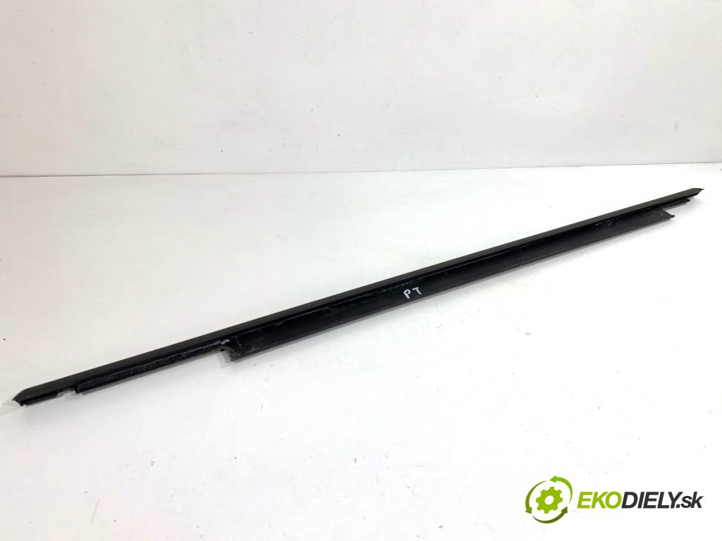 AUDI A4 B8 Kombi 2013 130 kW 2.0 TDI quattro 1968 lišta Sbírání: zadní část pravý 8K0839477