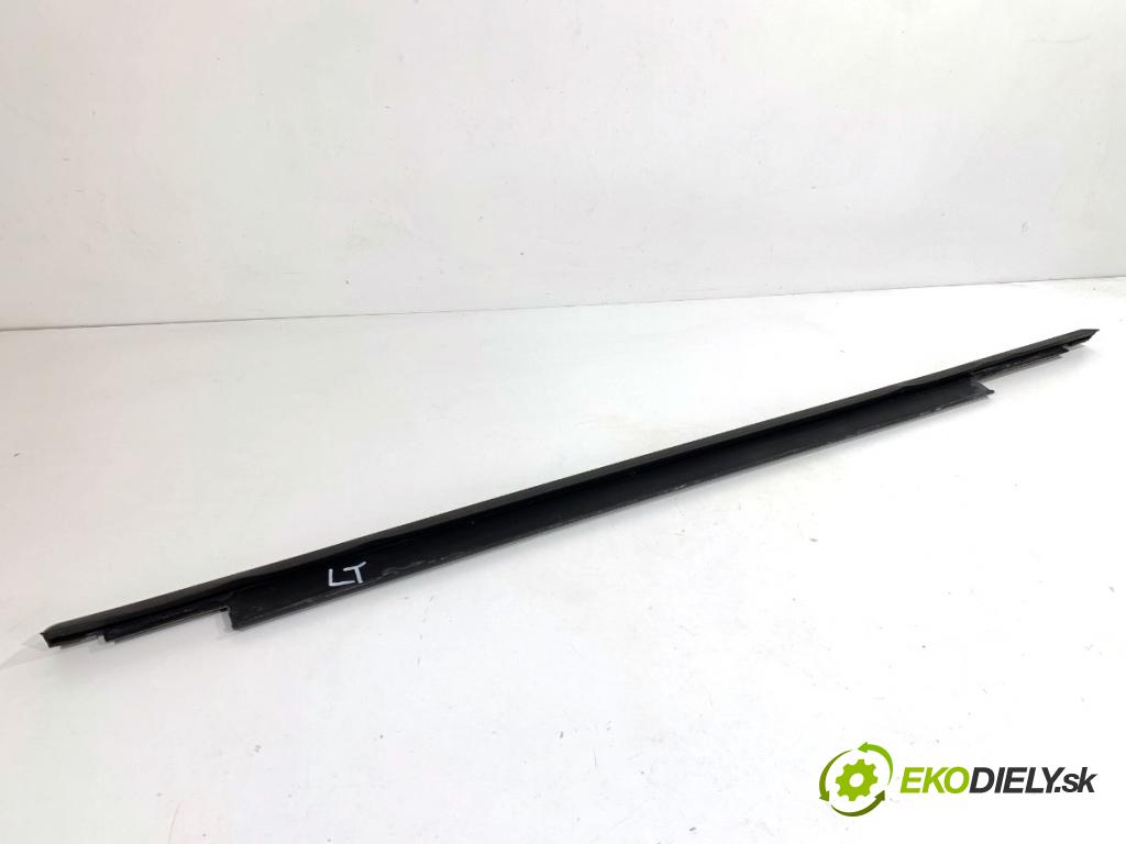 AUDI A4 B8 Kombi 2013 130 kW 2.0 TDI quattro 1968 lišta Sbírání: zadní část levý 8K0839477